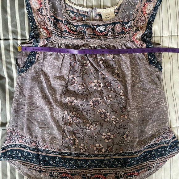 Knox rose floral top - Picture 5 of 8